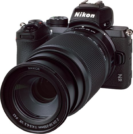 Bild 850 Gramm wiegt die Kombination der Nikon Z 50 mit dem Z Nikkor 50-250 mm 4,5-6,3 VR DX. [Foto: MediaNord]