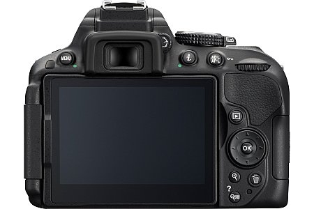 Nikon D5300 mit AF-S 18-140 mm VR [Foto: Nikon]