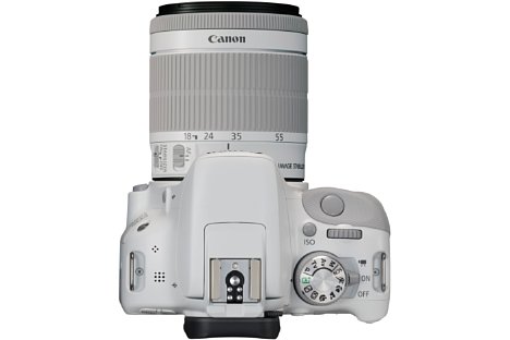 Bild Als Kontrastfarbe, hauptsächlich bei den Gummierungen, kommt beim Canon EOS 100D White Edition Kit mit EF-S 18-55 mm 3.5-5.6 STM Hellgrau zum Einsatz [Foto: Canon]