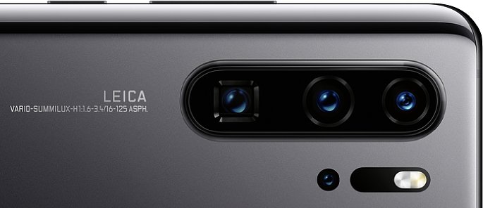 Bild Vierfach-Kamera des Huawei P30 Pro. Die TOF-Kamera sitzt separat neben dem LED-Blitz. Auf diesem Foto steht klar "125mm", alle technischen Daten lassen aber eher auf 135 mm Telebrennweite schließen. [Foto: Huawei]