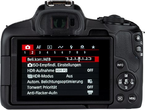 Bild Das Touch-Display der Canon EOS R50 ist dreh- und schwenkbar. Darüber hinaus ist die Touchbedienung sehr präzise. [Foto: MediaNord]