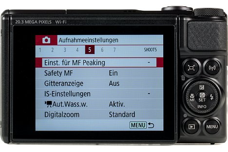 Bild Der 3"-Monitor der SX740 HS ist um 180° klappbar, besitzt aber keine Touch Funktion. [Foto: MediaNord]