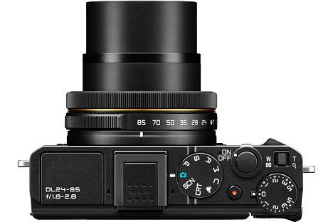 Bild Neben einem Blitzschuh bietet die Nikon DL24-85 f/1.8-2.8 auch einen integrierten Pop-Up-Blitz. An das Belichtungskorrekturrad hat Nikon ebenfalls gedacht. [Foto: Nikon]