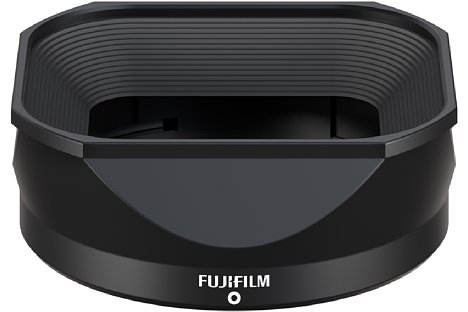 Bild Die Streulichtblende Fujifilm LH-XF23 II besitzt eine klassische rechteckige Form und ist aus Aluminium gefertigt. Sie ist optional erhältlich und passt sowohl an das neue XF 23 als auch das XF 33 mm. [Foto: Fujifilm]