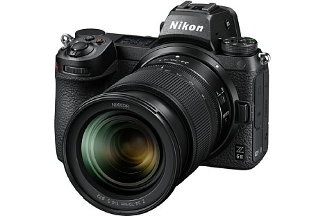 Bild Von vorne ist die Nikon Z 6II außer beim Typenschild nicht von ihrem Vorgängermodell Z 6 zu unterschieden. Die Unterschiede liegen eher "unter der Haube". [Foto: Nikon]