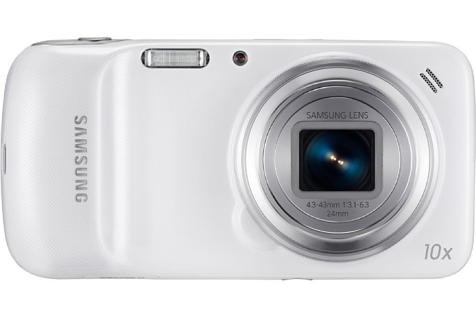 Bild Von vorne betrachtet ist das Galaxy S4 Zoom eine waschechte Digitalkamera ... [Foto: Samsung]