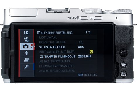 Bild Der rückwärtige Touchscreen der Fujifilm X-A7 misst üppige 8,9 Zentimeter in der Diagonale. Aufgrund des 16:9-Seitenverhältnisses schrumpft die Diagonale im 3:2-Format des Bildsensors jedoch auf 7,6 Zentimeter zusammen. [Foto: MediaNord]