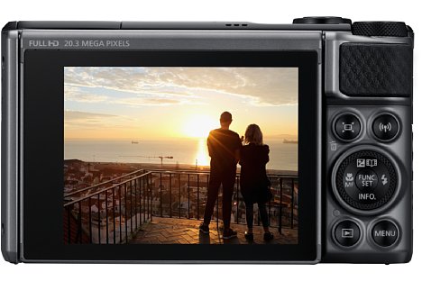 Bild Der rückwärtige 7,5-Zentimeter-Bildschirm der Canon PowerShot SX730 HS lässt sich um bis zu 180 Grad nach oben bzw. vorne klappen, was bodennahe sowie Selfie-Aufnahmen erleichtert. [Foto: Canon]