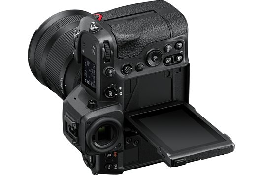 Bild Der acht Zentimeter große Touchscreen der Nikon Z 8 lässt sich aber auch im Hochformat um 90 Grad nach oben klappen. [Foto: Nikon]