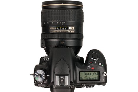 Bild Auf der Oberseite informiert die Nikon D750 mit ihrem LC-Display über die wichtigsten Aufnahmeparameter und Einstellungen. [Foto: MediaNord]