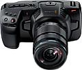 Für eine professionelle Videokamera kommt die Blackmagic Pocket Cinema Camera 4K in einem erstaunlich kompakten Format daher. Das Gehäuse besteht aus einem robusten Kohlefaser-Polycarbonat‑Komposit. [Foto: Blackmagic]
