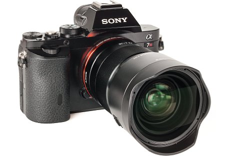 Bild Sony Alpha 7R mit  Sony FE 28 mm F2 (SEL-28F20) und Ultraweitwinkel-Konverter SEL-075UWC. [Foto: MediaNord]