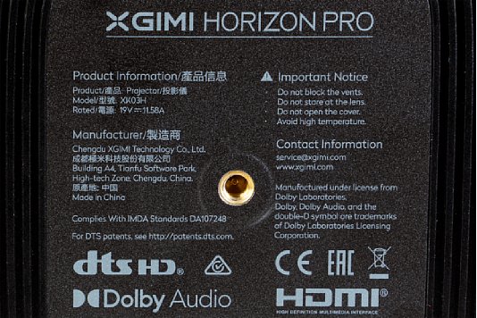 Bild Die Unterseite des Xgimi Horizon Pro mit dem Stativgewinde im Detail. [Foto: MediaNord]