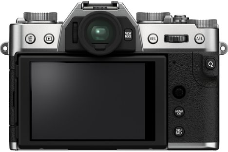 Bild Der rückwärtige Touchscreen der Fujifilm X-T30 II löst mit 1,62 Millionen Bildpunkten deutlich höher auf als die 1,04 Millionen Bildpunkte des Vorgängermodells. [Foto: Fujifilm]