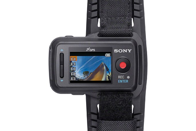 Bild Mit den Sony Livebild-Armband-Fernbedienungen RM-LVR1V und RM-LVR2V lassen sich bis zu fünf Kameras gleichzeitig bedienen. Nicht nur Actioncams, sondern auch die SmartShot-Modelle und andere Sony-Geräte. Niemand beherrscht dieses Konzept besser als Sony. [Foto: Sony]