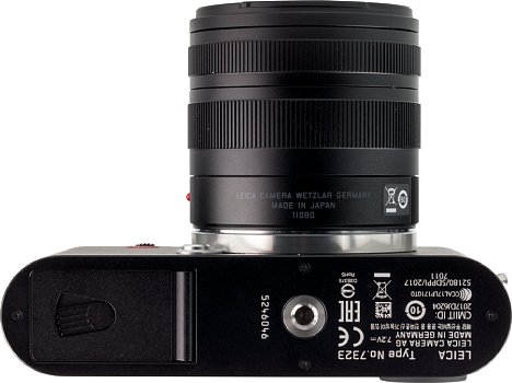 Bild Das Stativgewinde sitzt bei der Leica CL vorbildlich in der optischen Achse. [Foto: MediaNord]