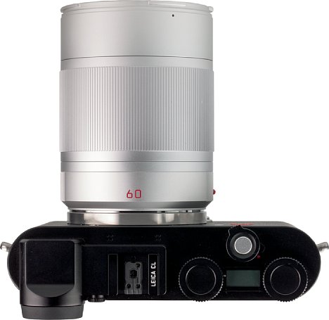 Bild An der kompakten Leica CL wirkt das Apo-Macro-Elmarit-TL 1:2,8/60 mm Asph. ziemlich wuchtig. Der manuelle Fokusring ist üppige 3,5 Zentimeter breit. [Foto: MediaNord]