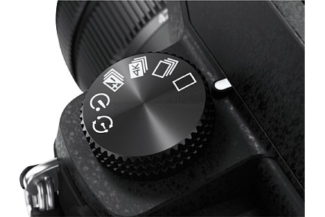 Bild Eines der vier Wahlräder der Panasonic Lumix DMC-G7/G70 erlaubt die schnelle Einstellung von Bildserien. [Foto: Panasonic]