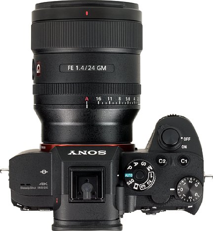 Bild Besonders im Weitwinkel spielt die spiegellose Systemkamera Sony Alpha 7 R III mit dem FE 24 mm F1.4 GM (SEL24F14GM) die Vorteile des geringen Auflagemaßes aus. Die Kombination ist sehr kompakt und wiegt nur knapp 1,1 Kilogramm. [Foto: MediaNord]
