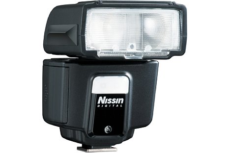 Bild Der Nissin i40 besitzt ein in neun Stufen einstellbares LED-Dauerlicht, das für Videoaufnahmen genutzt werden kann. [Foto: Nissin]