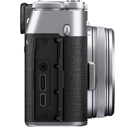 Bild Die Fujifilm X100V bietet drei Schnittstellen: Eine kombinierte Mikrofon- und Fernauslösebuchse, einen USB-C-Anschluss und eine Micro-HDMI-Buchse. [Foto: Fujifilm]