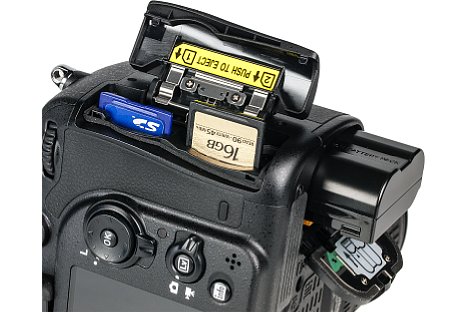 Bild Die Nikon D7200 bietet gleich zwei zu SD, SDHC und SDXC kompatible Speicherkartenschächte mit zahlreichen Wahlmöglichkeiten zum getrennten Speichern von JPEG und Raw oder Fotos und Filmen. [Foto: MediaNord]