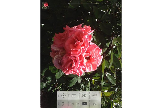 Bild Die Benutzeroberfläche Camera Plus App kann auf Bedarf ausgeklappt werden und bietet dem Fotografen dann eine Vielzahl von Funktionen. [Foto: MediaNord]