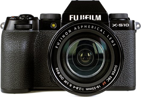 Bild Das XF 18-55 mm 2,8-4 R LM OIS passt optisch perfekt zur Fujifilm X-S10. [Foto: MediaNord]
