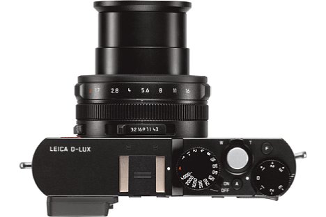 Bild Blendenring, Belichtungszeitenrad sowie Belichtungskorrekturrad sorgen für eine "analoge" Bedienung der Leica D-Lux (Typ 109). [Foto: Leica]