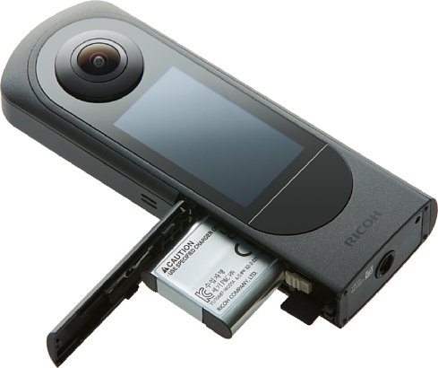 Bild Die Ricoh Theta X hat als erste Theta-Kamera ein en auswechselbaren Akku. [Foto: Ricoh]