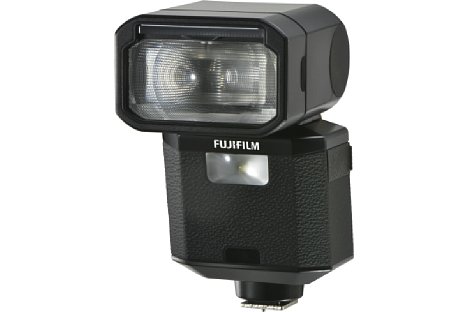 Bild Der neue Fujifilm EF-X500 ist spritzwassergeschützt und bietet mit seinem 24-150mm-Zoomreflektor eine maximale Leitzahl von 50. [Foto: Fujifilm]