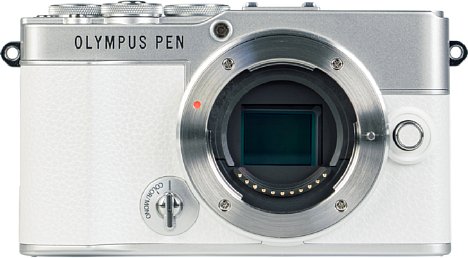 Bild Das Micro-Four-Thirds-Bajonett der Olympus Pen E-P7 ist aus Metall gefertigt. [Foto: MediaNord]