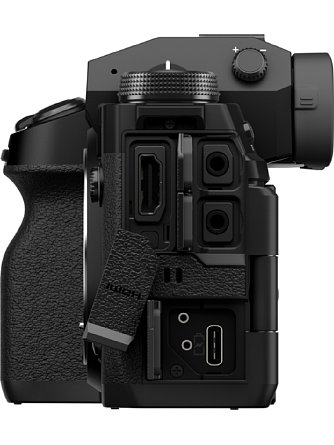 Bild Die Fujifilm X-H2 bietet dieselben Anschlüsse wie die X-H2S, darunter HDMI-A, USB-C mit Lade- und Dauerstrom- sowie Webcam-Funktion, Mikrofoneingang und Kopfhörerausgang. [Foto: Fujifilm]