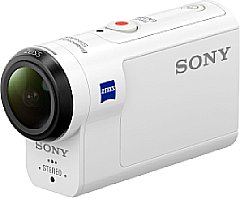 Die Sony HDR-AS300 ist bereits ohne Schutzgehäuse spritzwassergeschützt und besitzt ein Standard-Stativgewinde. [Sony]