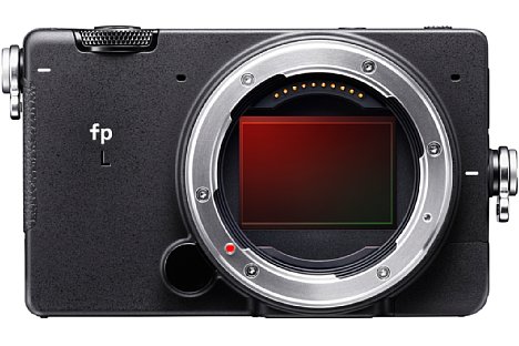 Bild Trotz des sehr kompakten Gehäuses besitzt die Sigma fp L einen großen Kleinbildsensor mit 61 Megapixel Auflösung. [Foto: Sigma]