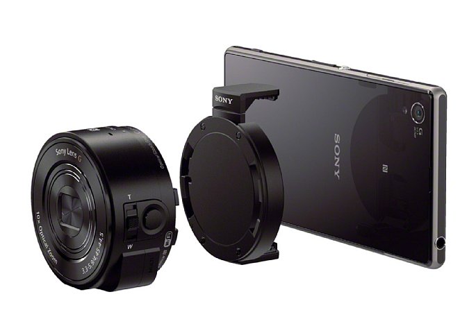 Bild Die Kameramodule QX100 und QX10 (im Bild) werden via Bajonett-Adapter ans Smartphone geklippt. [Foto: Sony]