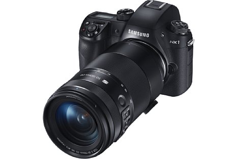 Bild Die auf der Photokina 2014 vorgestellte Samsung NX1 mit dem neuen 50-150 mm F2,8 Objektiv. [Foto: Samsung]