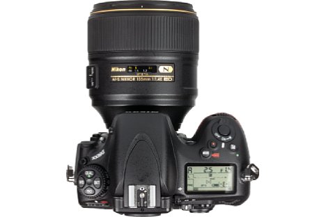 Bild Das dicke Nikon AF-S 105 mm 1:1.4E ED bringt zusammen mit der Nikon D800E zwar knapp zwei Kilogramm auf die Waage, passt aber gut zur ebenfalls dicken Vollformatkamera. [Foto: MediaNord]