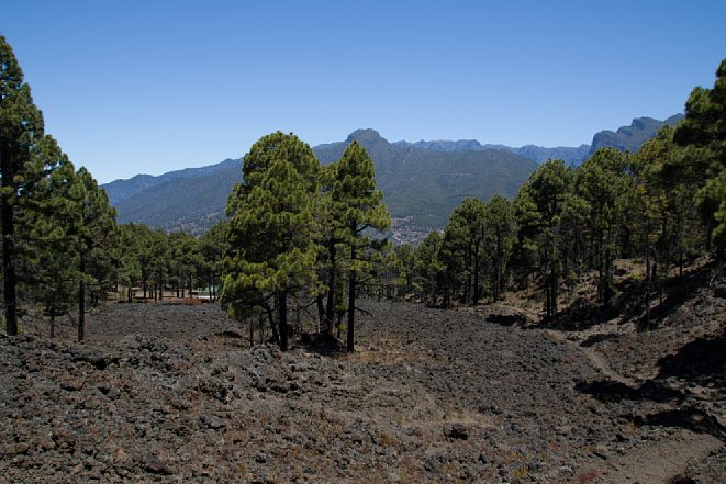 Bild Eine Landschaftsaufnahme ohne Polfilter. [Foto: Jens Scheppler]