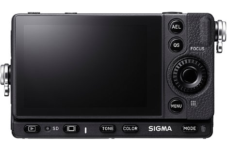 Bild Auf der Rückseite der Sigma fp L befindet sich ein 8 cm großer Touchscreen mit 2,1 Millionen Bildpunkten Auflösung. Eine Besonderheit sind die Direktwahltasten für den Farbmodus und die Tonwerteinstellungen. [Foto: Sigma]