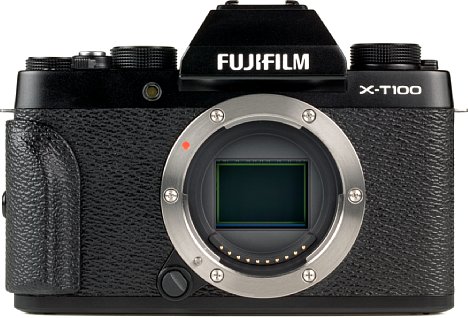 Bild Das Metallbajonett der Fujifilm X-T100 ist leicht erkennbar. [Foto: MediaNord]
