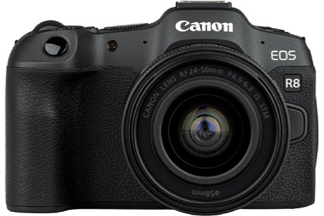 Bild In der Frontalansicht zeigt sich die Canon EOS R8 mit sehr flachem Profil. [Foto: MediaNord]