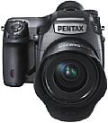 Bei der Pentax 645Z handelt es sich um eine in vielen Punkten weiterentwickelte 645D. So löst der 44 x 33 mm große CMOS-Sensor über 50 Megapixel auf und erlaubt Live-View, Full-HD-Videoaufnahmen sowie bis zu drei Serienbilder pro Sekunde. [Foto: Pentax]