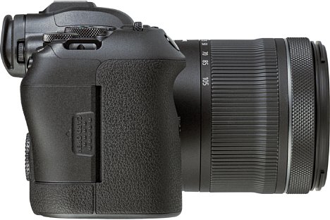 Bild Im Gegensatz zur EOS R besitzt die Canon EOS R6 zwei Speicherkartenfächer, die zudem beide zum schnellen UHS II kompatibel sind. [Foto: MediaNord]