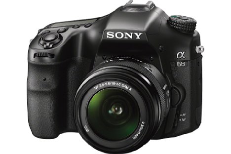 Bild Als preisgünstige Einsteiger SLT-Kamera hat die Sony Alpha 68 (hier mit 18-55 mm SAM II Kit-Objektiv) ein A-Bajonett in Kunststoff-Ausführung. [Foto: Sony]