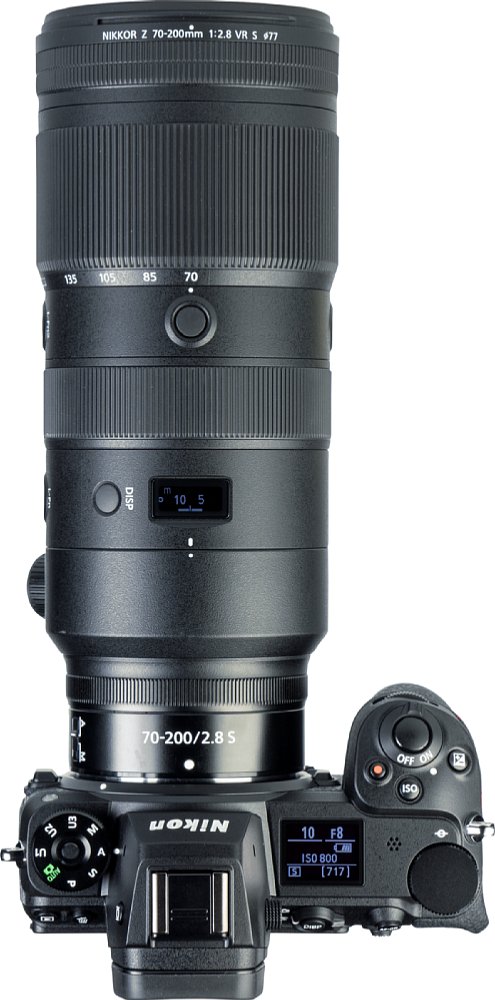 Bild Auf dem kleinen Status-OLED des Nikon Z 70-200 mm F2.8 VR S lassen sich wahlweise die Brennweite, die Blende oder aber die Entfernung samt blenden- und entfernungsabhängiger Schärfentiefe anzeigen. [Foto: MediaNord]