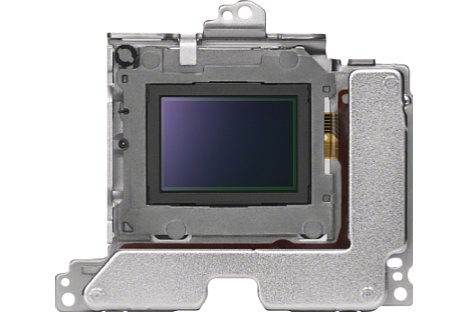 Bild Der Sensor-Shift-Bildstabilisator der Sony Alpha 6500 arbeitet mit fünf Achsen und ermöglicht somit bis zu fünf Blendenstufen längere Belichtungszeiten. [Foto: Sony]