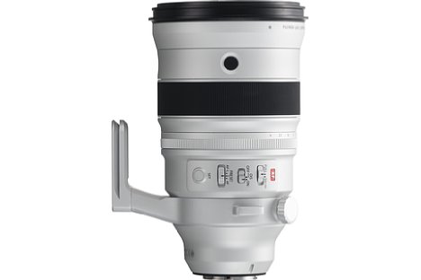 Bild Das Fujifilm XF 200 mm F2 R LM OIS WR verfügt über eine Arca-Swiss-kompatible Stativschelle. [Foto: Fujifilm]