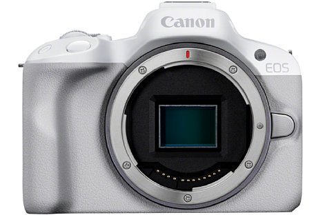 Bild ... und in elegantem Weiß erhältlich. In Weiß gibt es die Canon EOS R50 allerdings nur im Set mit dem RF-S 15-45 mm IS STM. [Foto: Canon]