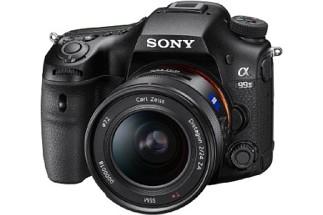Bild Die letzte Sony-Kamera mit A-Bajonett: Die Sony Alpha 99 II (hier mit 24 mm F2.0 Objektiv) war noch bis zum 1. Quartal 2021 lieferbar. [Foto: Sony]
